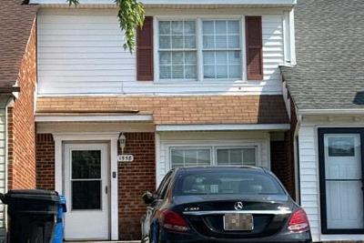 Crescent Pointe Ln in Virginia Beach - Image 1