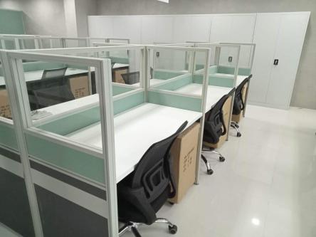 Customize Workstation Partition with Glass in Pasig - Image 1