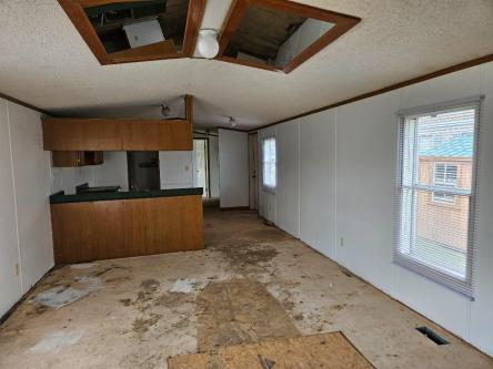 DIAMOND IN THE ROUGH! 1998 Fixer Upper in Great Falls - Image 2
