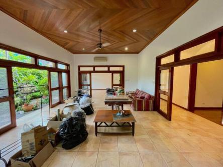 Dasmarinas, Makati, House For Rent in Makati - Image 1