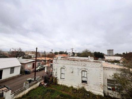 Davis Ave Unit A, Laredo, Home For Rent in Laredo - Image 1