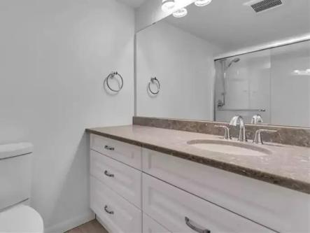 Downtown Core Landmark Residences! in Oakville - Image 1