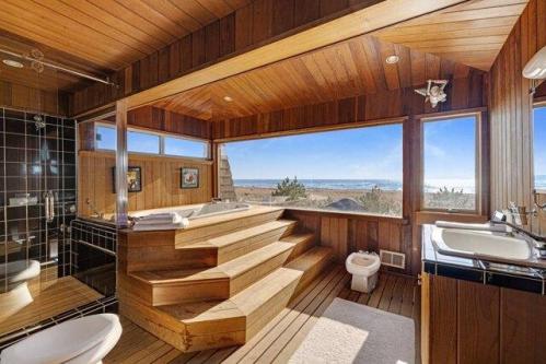 Dune Rd, Westhampton Beach, Home For Rent in Sunrise - Image 1
