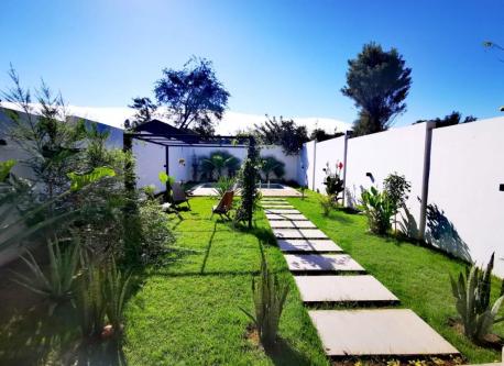 Dúplex amoblado con piscina en el barrio Santa María en Encarnación - Imagen 14