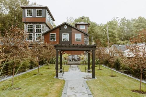 Dynamic Lawn & Turf Landscaping in Fort Wayne - Image 2