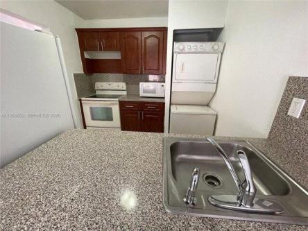 E Rd St Apt,hialeah, Condo For Rent in Hialeah - Image 1