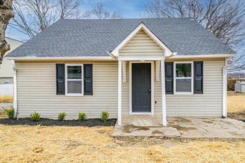 E Th St, Columbia, Home For Rent in Clarksville - Image 1