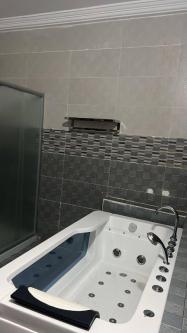 EN LOCATION UN GRAND DUPLEX DE 10PIÈCES+PISCINE BINGERVILLE à Abidjan - Photo 4