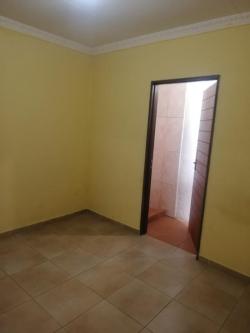 ENSUITE MEDIUM GARAGE RENTAL GLENRIDGE R1900+R1000REFUNDABLE DEP in Aliwal North - Image 1
