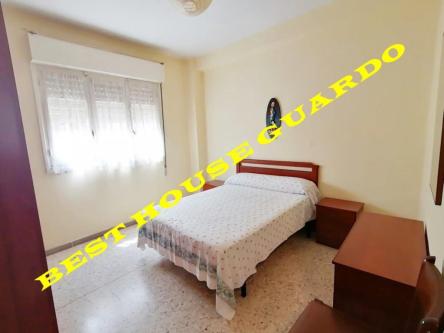 ESPACIOSA CASA CON LOCAL COMERCIAL, DOS TERRAZAS Y BALCÓN en León - Imagen 1