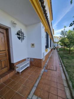 ¡ESPECTACULAR! AMPLIO EN RESIDENCIAL CON GARAJE Y PISCINA en Andújar - Imagen 1