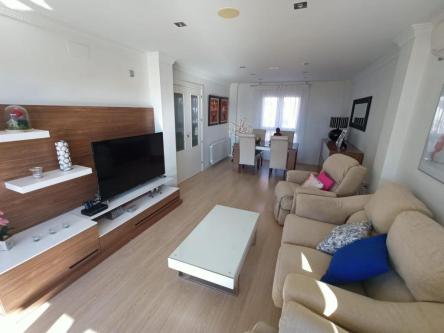 ESPECTACULAR CASA CON PISCINA EN LAS GABIAS en Coria del Río - Imagen 1