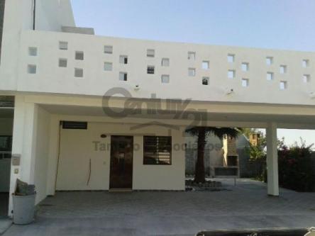 EXCELENTE PROPIEDAD EN SECTOR PRIVADO en General Escobedo - Imagen 1