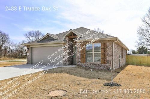 EXECUTIVE RENTAL - AVAILIBLE NOW!! Charming Newer Brick … in Springfield - Image 1