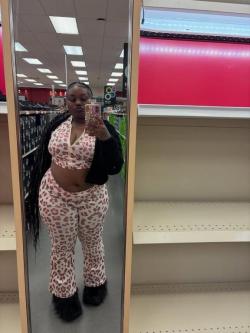 Easygoing Female Seeking Nice Connection in Denver - Image 1