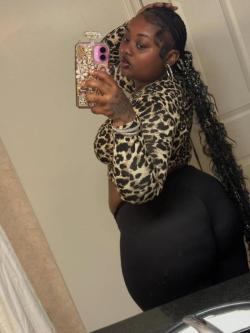 Easygoing Female Seeking Nice Connection in Denver - Image 2