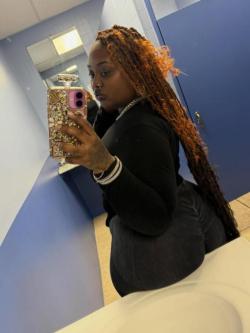 Easygoing Female Seeking Nice Connection in Denver - Image 3