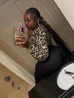 Easygoing Female Seeking Nice Connection in Denver - Image 5