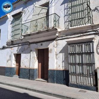 Edificio con local en Sanlúcar de Barrameda - Imagen 1