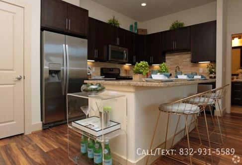 Enjoy 2 Weeks Rent-Free – Tour Today! in The Woodlands - Image 1