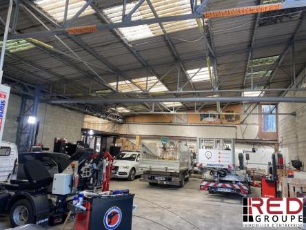 Entrepôt + Bureaux zone Rousset à Orange - Photo 1