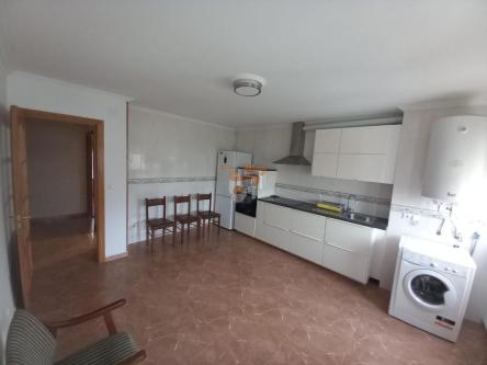Estudio sin muebles en Ferrol - Imagen 1