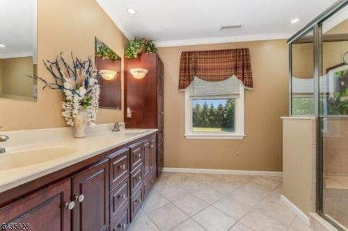 Ewing Dr, Raritan, Home For Sale in Trenton - Image 1