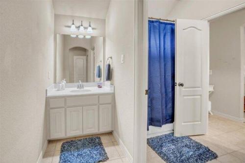 Exposition Way, Fort Worth, Home For Rent in Grapevine - Image 1