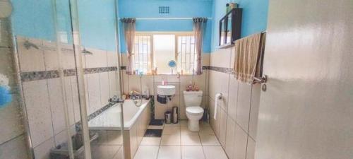 Fish Hoek, Family Home In in Mitchells Plain - Image 1