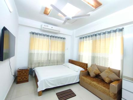 Furnished 1 BHK Apartment Rent in Bashundhara R/A in Dhaka - Image 1