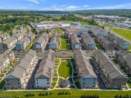 Gala Ct, Livingston, Home For Rent in Newark - Image 1