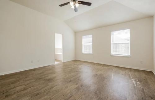 Gorgeous Single Family For Rent in Spring - Image 3