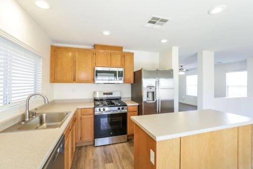 Great Location House For Rent 3Bed CALL NOW in Spring Valley - Image 4