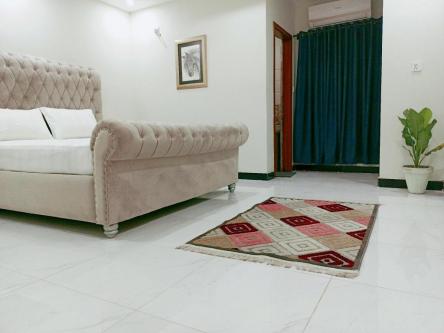 Greenleaf Suits in Pakistan - Image 1