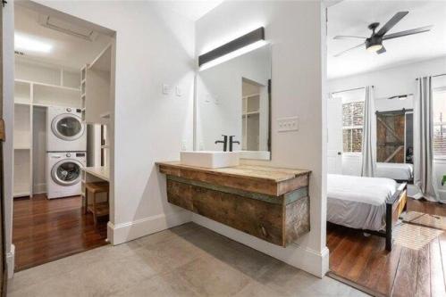 Hickory St Unit B, New Orleans, Home For Rent in Metairie - Image 1