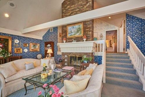 Highridge Rd, Wilbraham, Home For Sale in Springfield - Image 1