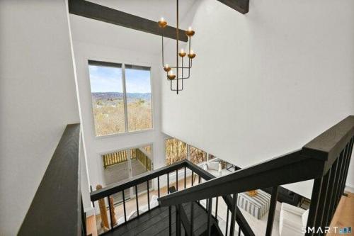 Hillcrest Ct, Ridgefield, Home For Sale in Danbury - Image 1