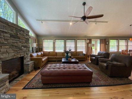 Hinton Dr, Huntingtown, Home For Rent in Waldorf - Image 1