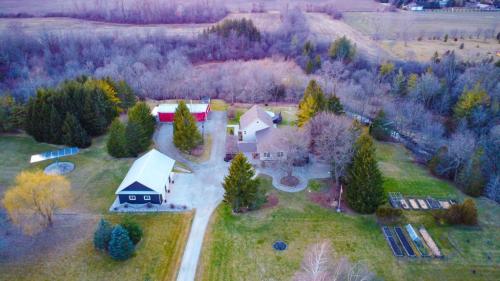 Hobby Farm in Calgary - Image 1