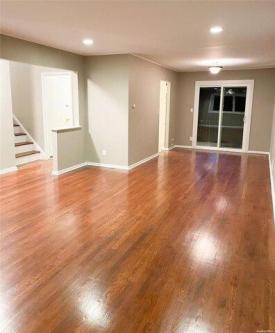 Home For Rent In Hicksville, New York in Oyster Bay - Image 1