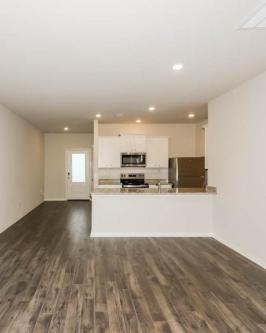 Home For Rent and Immediate Moving In in Spring - Image 2