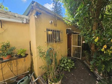 House 100-ref-2098 for Rent in Rondebosch, Cape Town in Cape Town - Image 1