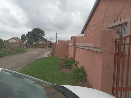 House 1599-ref-3437 for Sale in Rabie Ridge, Midrand in Tembisa - Image 1