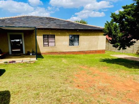 House 1872-ref-646 for Rent in Witpoortjie, Roodepoort in Roodepoort - Image 1