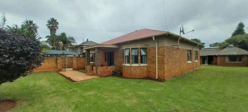 House 1990-ref-5276 for Sale in Fishers Hill, Germiston in Randfontein - Image 1