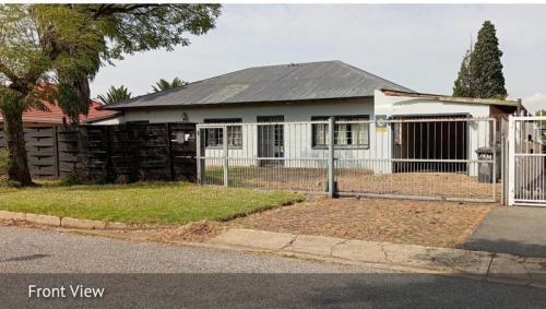 House 2746-ref-138 for Sale in Roodepoort, Roodepoort in Roodepoort - Image 1