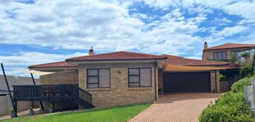 House 2819-ref-276 for Sale in Reebok, Reebok in Mossel Bay - Image 1