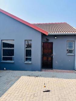 House 2859-ref-199 for Rent in Fleurhof, Roodepoort in Roodepoort - Image 1