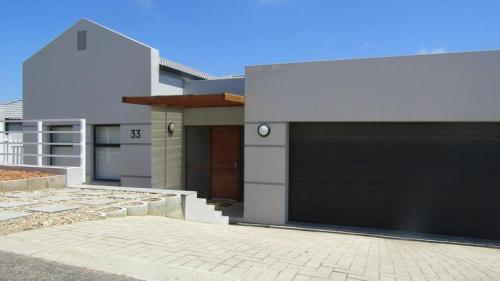 House 755-ref-478 for Sale in Reebok, Reebok in Bedfordview - Image 1