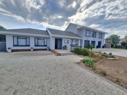 House 755-ref-739 for Sale in Reebok, Reebok in Oudtshoorn - Image 1